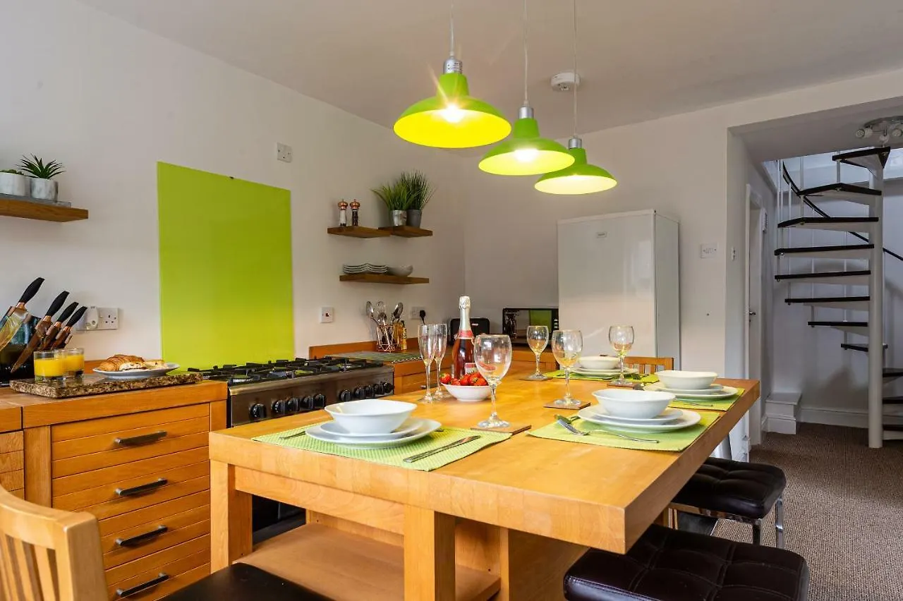 צ'סטר River View Apartment